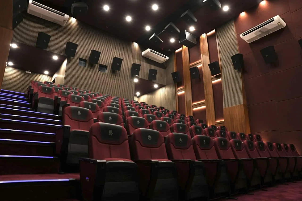 The house seen from the front, seats banked towards the screen